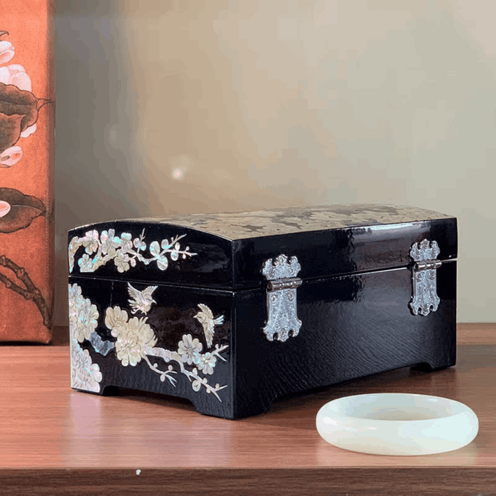 Najeon Chilgi Urn Mother-of-pearl lacquerware Urn